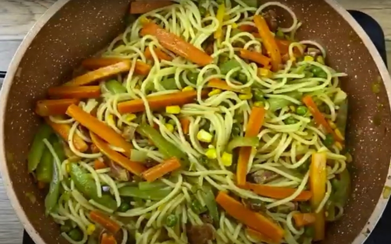 receita de macarrao com legumes