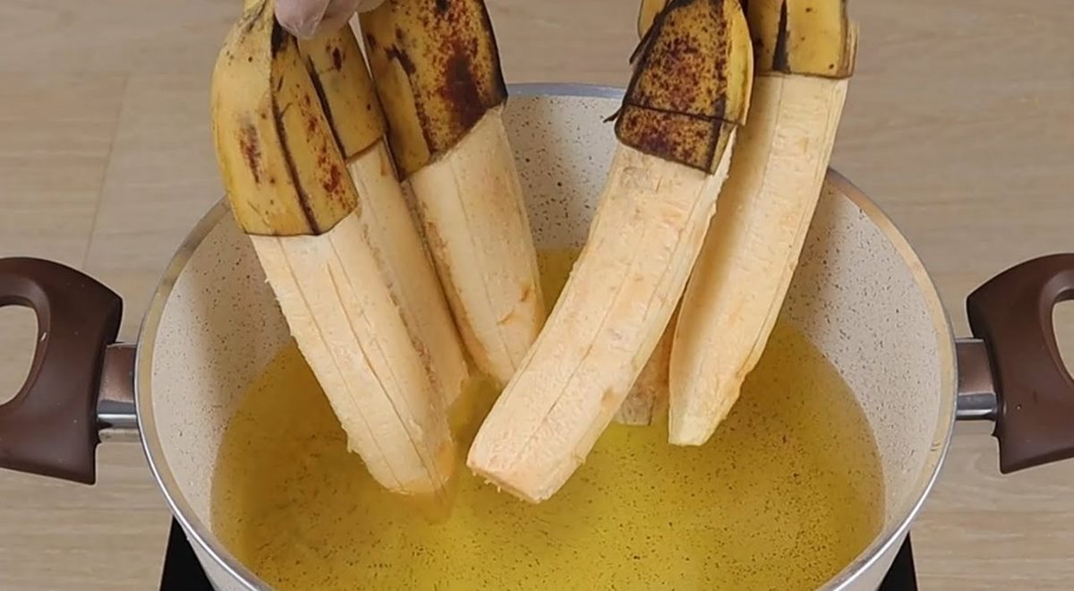 bananas fritas com sorvete e geleia